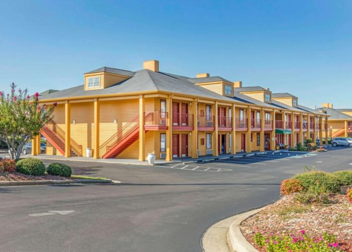 Quality Inn Bessemer I-20 exit 108