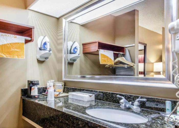 Quality Inn Bessemer I-20 exit 108