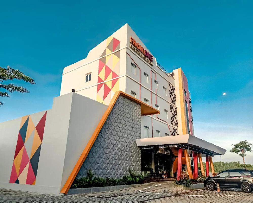 Front One Hotel Nganjuk