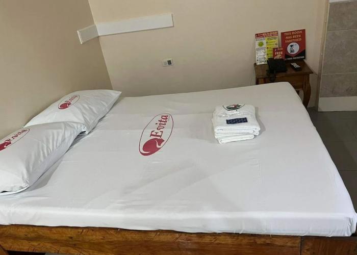 OYO 1026 Evita Hotel Bacoor