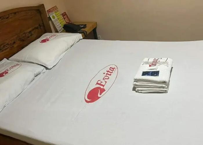 OYO 1026 Evita Hotel Bacoor