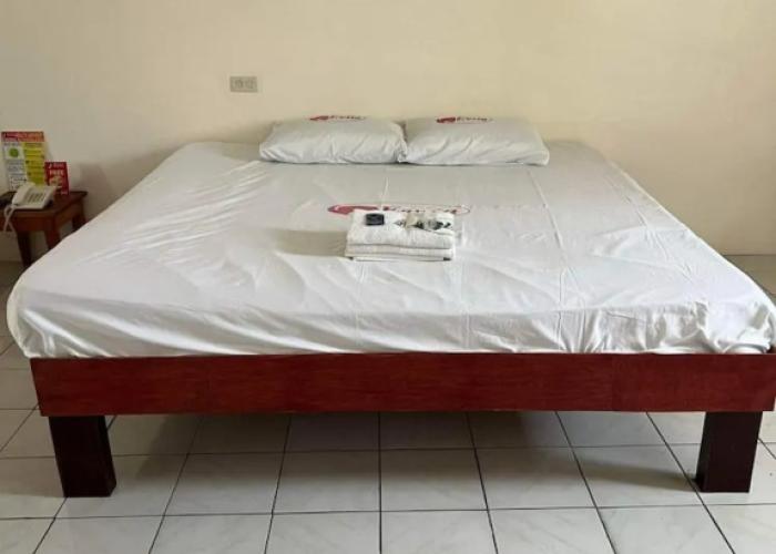 OYO 1026 Evita Hotel Bacoor