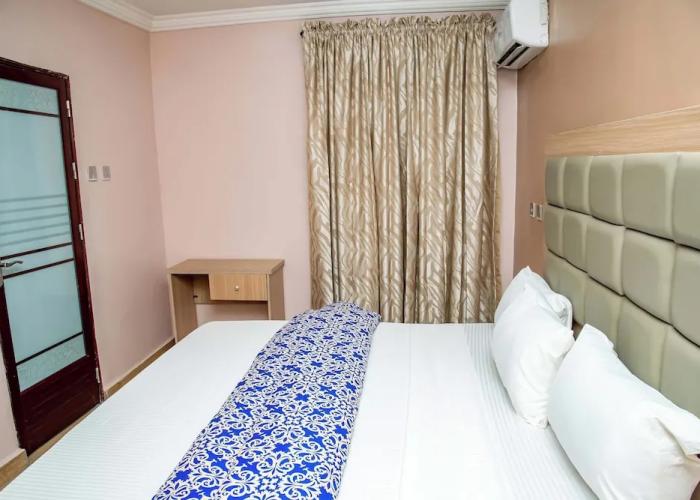 Everland Hotel and Suites