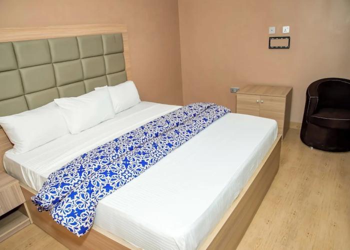 Everland Hotel and Suites