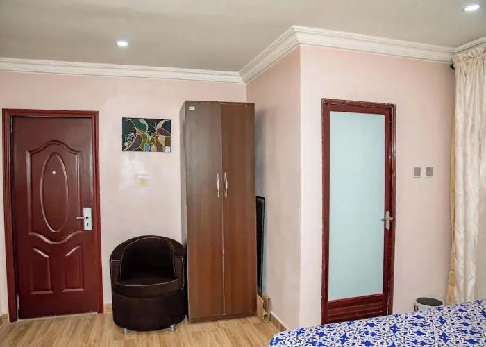 Everland Hotel and Suites