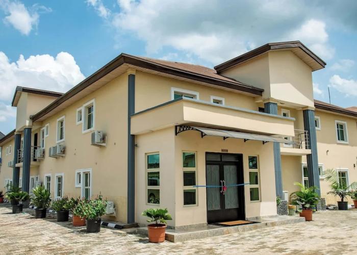 Everland Hotel and Suites