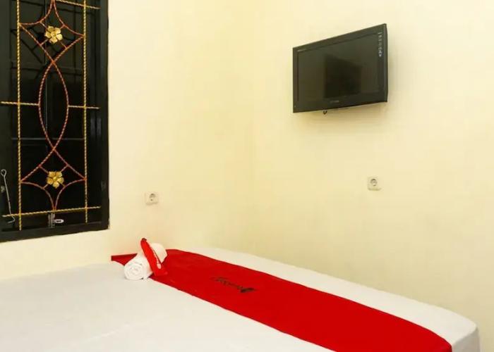 RedDoorz near Sentani Airport Jayapura