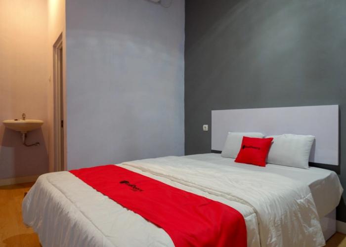 RedDoorz Syariah near Pasar Batang