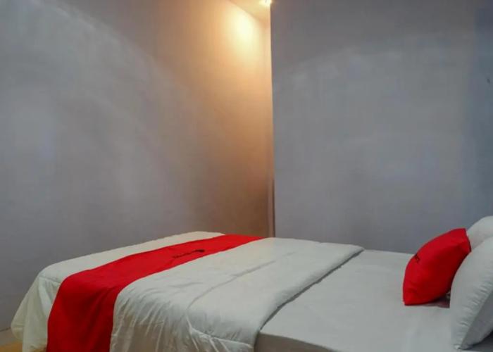 RedDoorz Syariah near Pasar Batang