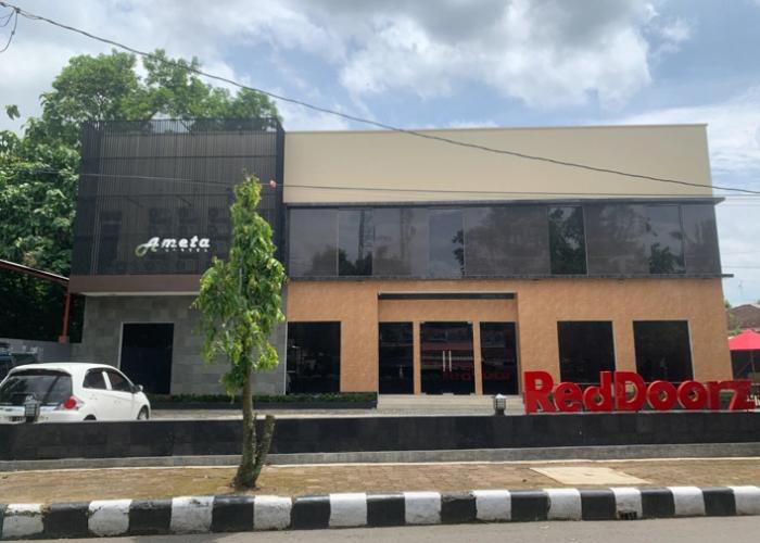 RedDoorz near Alun Alun Purbalingga