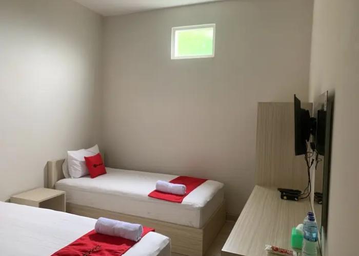 RedDoorz near Alun Alun Purbalingga