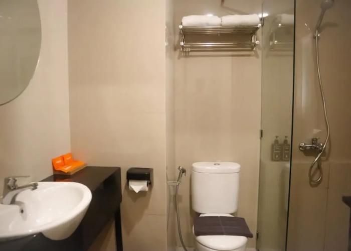 Front One Hotel Gombong