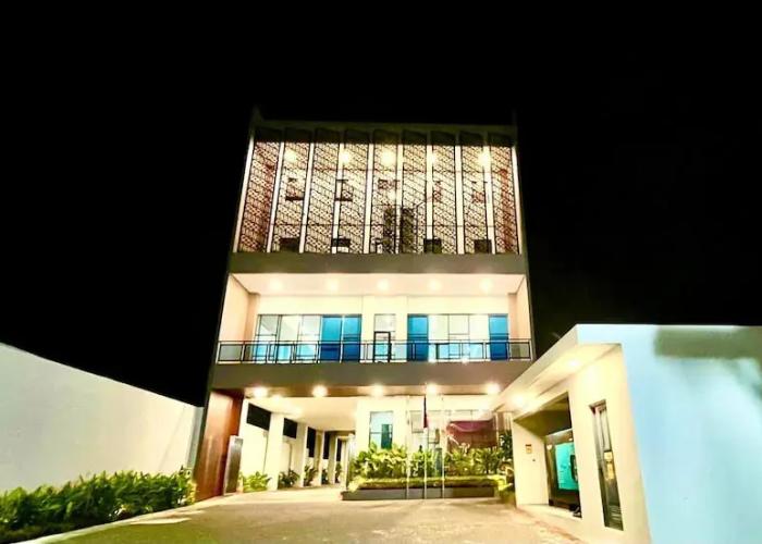 Front One Hotel Gombong