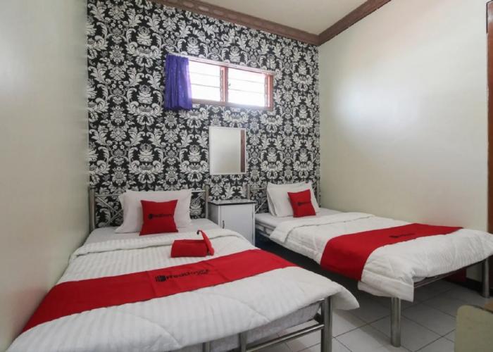 RedDoorz near Sarangan Lake