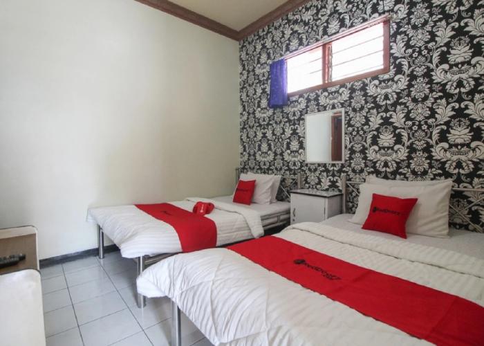 RedDoorz near Sarangan Lake