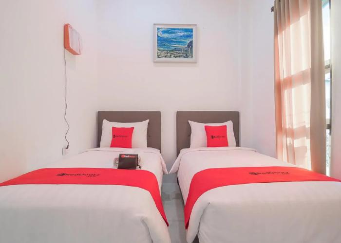 RedDoorz near Jatinangor Town Square