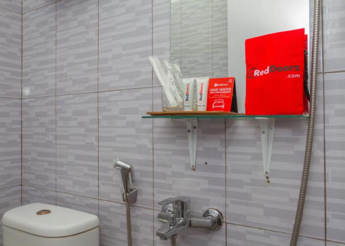 RedDoorz Plus near IPDN