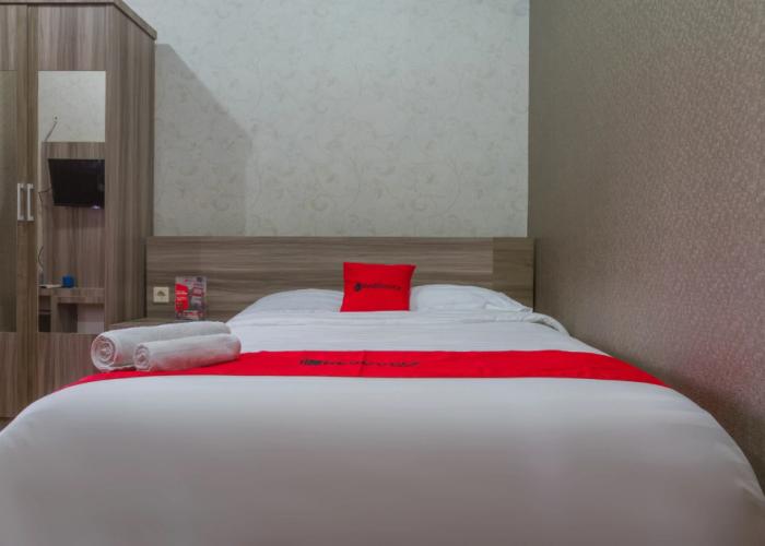 RedDoorz Plus near IPDN