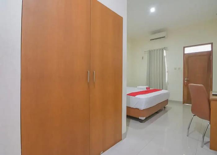 RedDoorz near IPDN 2