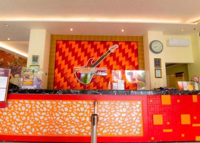Front One Hotel Purwodadi