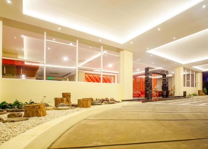Front One Hotel Purwodadi