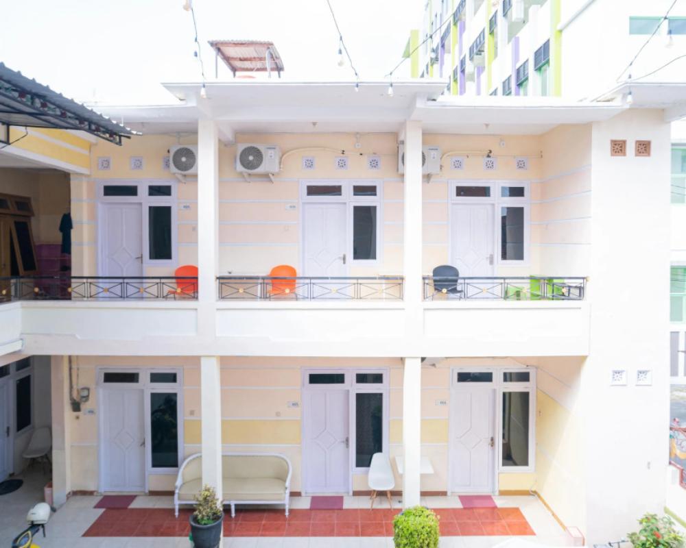 RedDoorz Syariah @ Aura Homestay