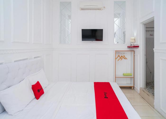 RedDoorz Syariah @ Aura Homestay