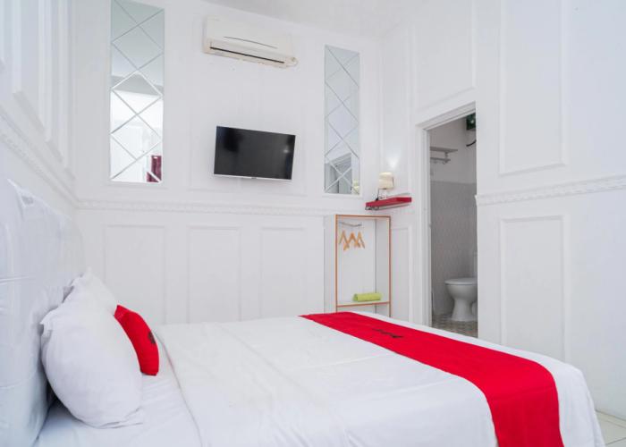 RedDoorz Syariah @ Aura Homestay
