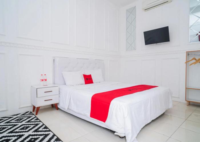 RedDoorz Syariah @ Aura Homestay