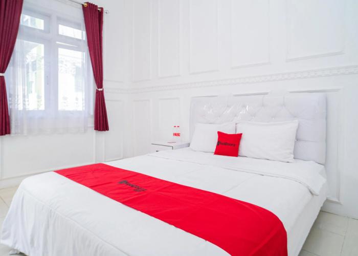 RedDoorz Syariah @ Aura Homestay
