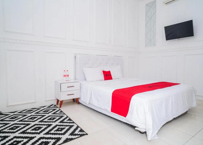 RedDoorz Syariah @ Aura Homestay