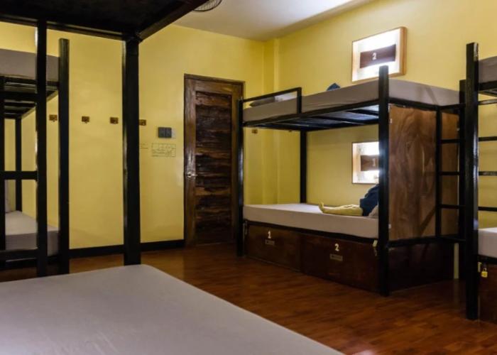 Outpost Beach Hostel - Adults Only