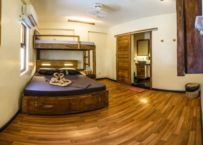 Outpost Beach Hostel - Adults Only