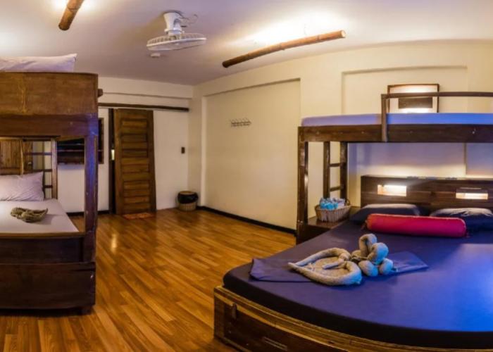 Outpost Beach Hostel - Adults Only