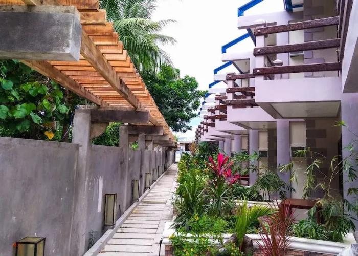 Ferellee Beachfront Inn