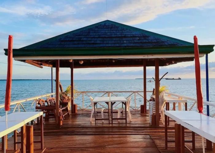 Peria Seafront Pensione