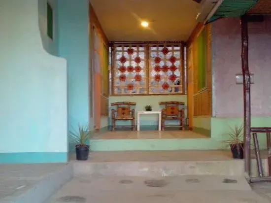 Basio's Place Tourist Inn by RedDoorz