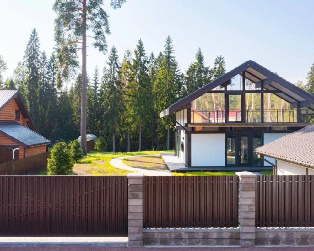 Dom S Panoramnym Vidom Na Les Guest House