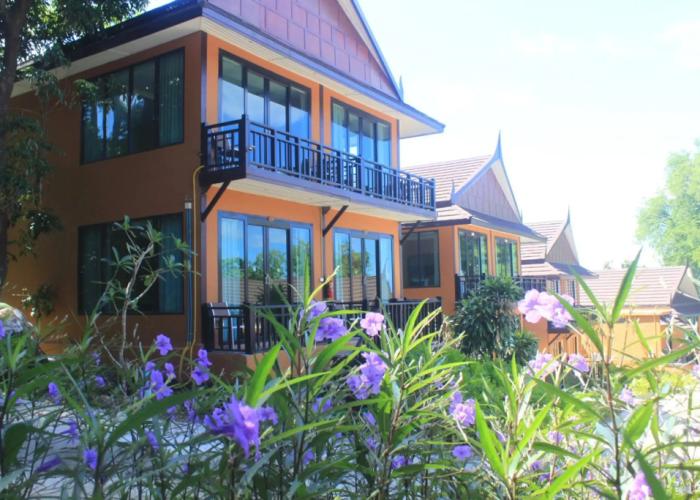 Phi Phi Long Beach Resort & Villa