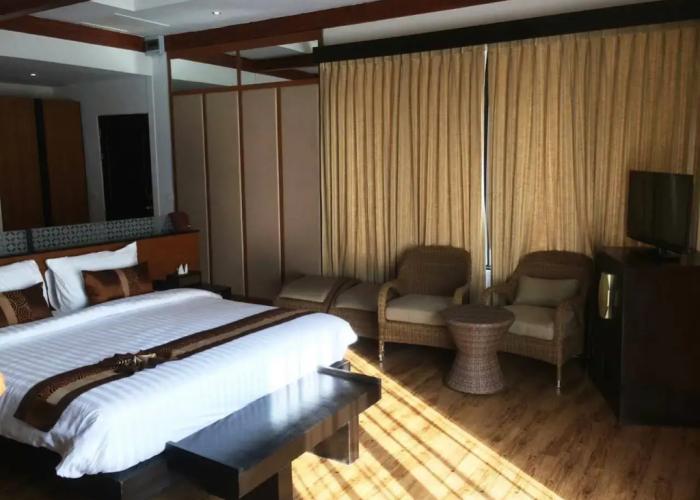 Phi Phi Long Beach Resort & Villa