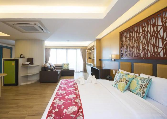 Phi Phi Nice Beach Hotel Hip