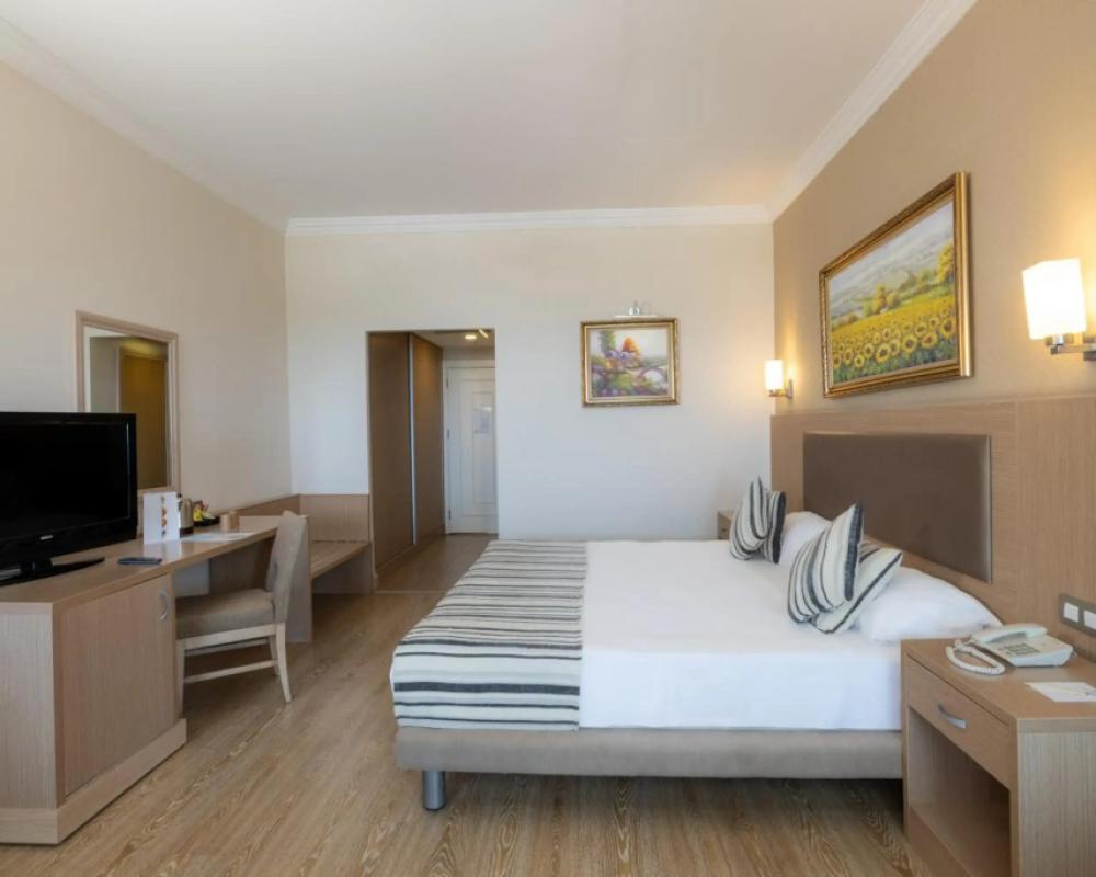 фото Crystal Tat Beach Golf Resort & Spa - All Inclusive