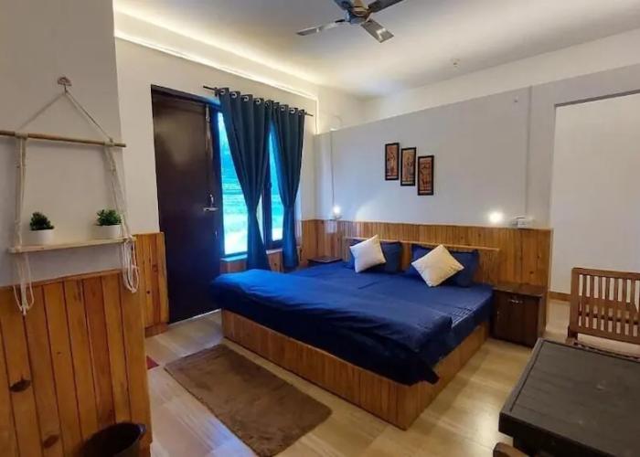 The Lost Hostels-Bir - Landing Site