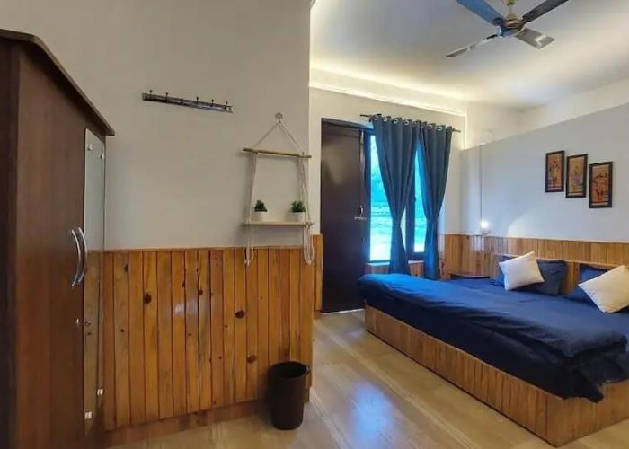 The Lost Hostels-Bir - Landing Site