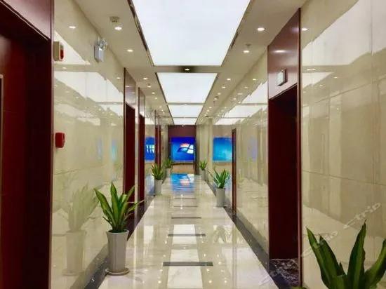 Hanzhong Red Leaf Hotel
