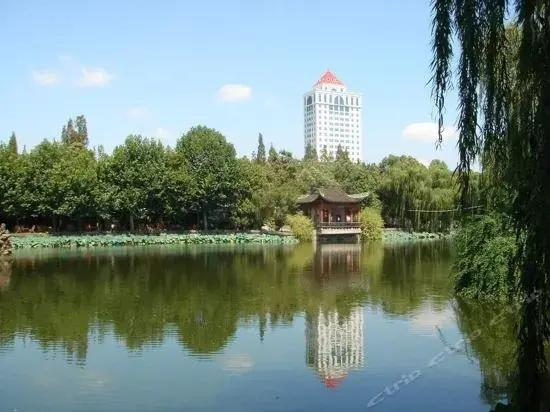 Hanzhong Red Leaf Hotel
