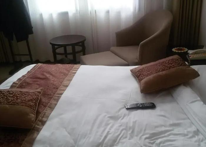 Hanzhong Red Leaf Hotel