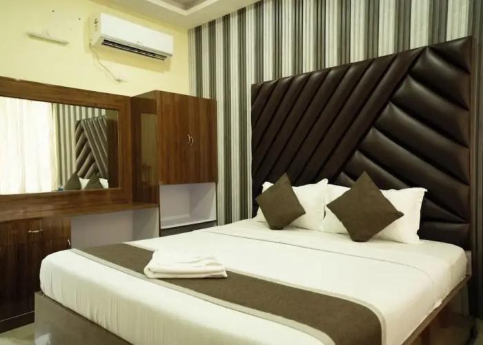 Hotel Neha Palace