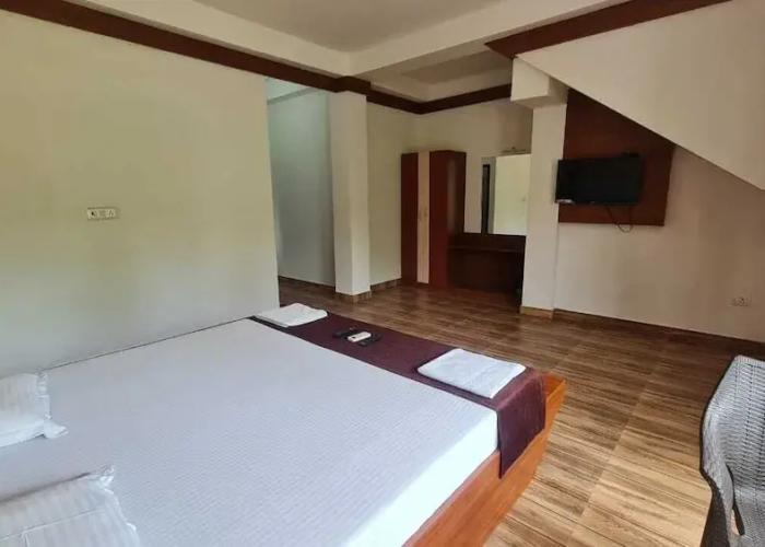 Hotel Exotica Squares Beach Resort