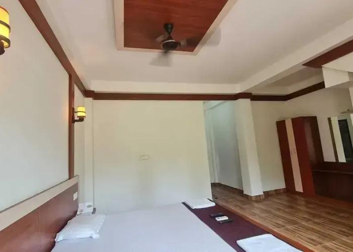 Hotel Exotica Squares Beach Resort